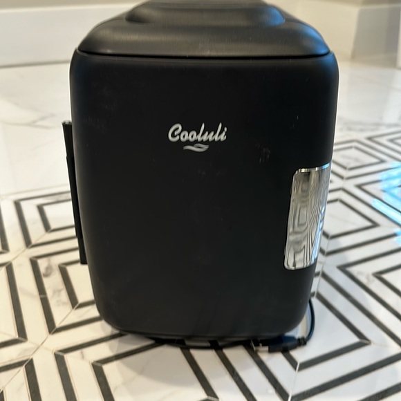 Cooluli Classic 4L Counter/Beauty Refrigerator - Picture 1 of 2